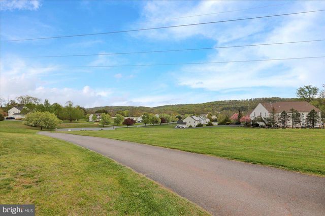 5028 VISTA CT, Mohnton, PA 19540