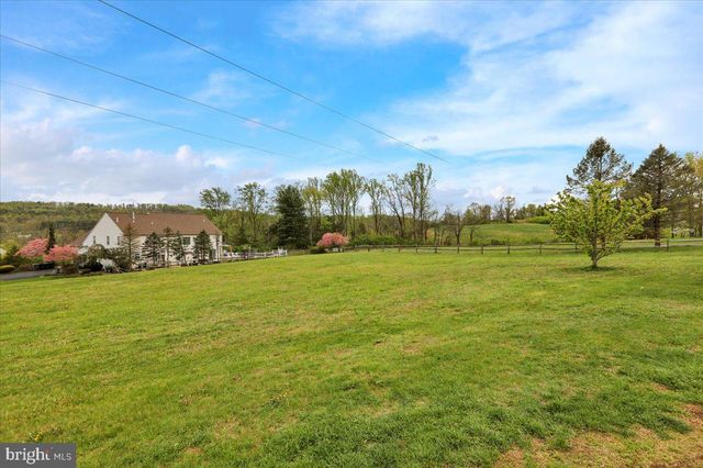 5028 VISTA CT, Mohnton, PA 19540