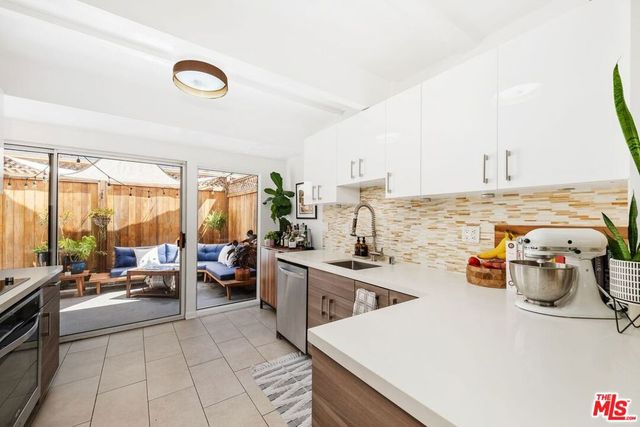 4040 Grand View Boulevard 22, Los Angeles, CA 90066