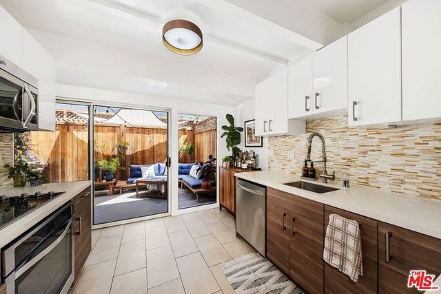 4040 Grand View Boulevard 22, Los Angeles, CA 90066