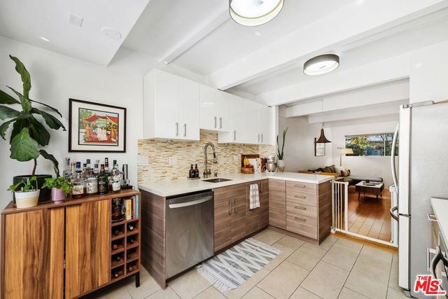 4040 Grand View Boulevard 22, Los Angeles, CA 90066