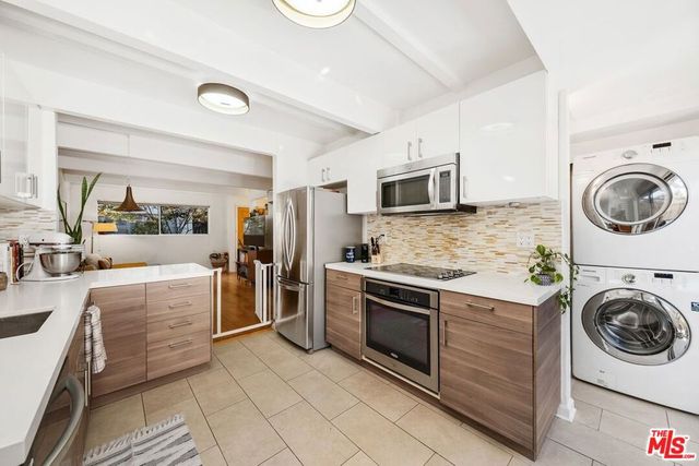 4040 Grand View Boulevard 22, Los Angeles, CA 90066