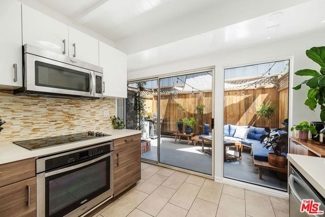 4040 Grand View Boulevard 22, Los Angeles, CA 90066