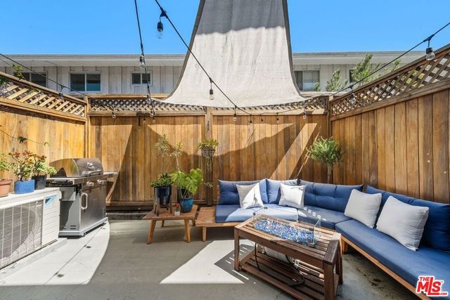 4040 Grand View Boulevard 22, Los Angeles, CA 90066