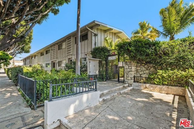 4040 Grand View Boulevard 22, Los Angeles, CA 90066