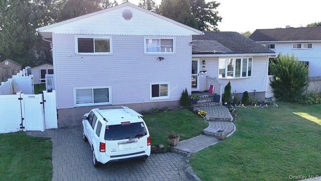 58 Narcissus Avenue, Hicksville, NY 11801