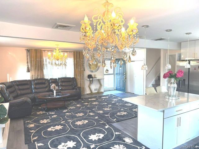 58 Narcissus Avenue, Hicksville, NY 11801