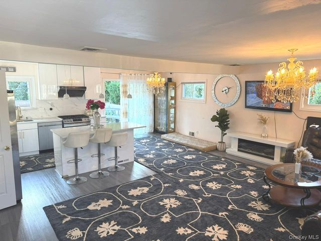 58 Narcissus Avenue, Hicksville, NY 11801