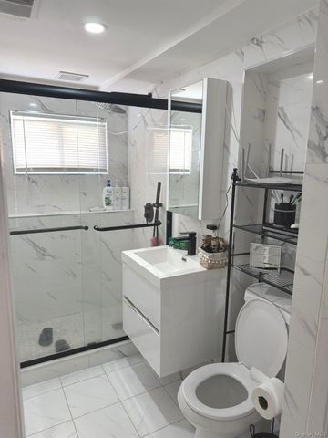 58 Narcissus Avenue, Hicksville, NY 11801