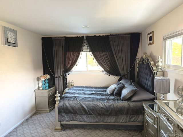 58 Narcissus Avenue, Hicksville, NY 11801