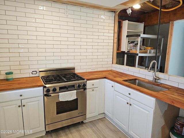 25A Laurel Place, Eatontown, NJ 07724