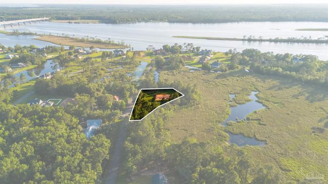 4446 Casa Grande Dr, Milton, FL 32583