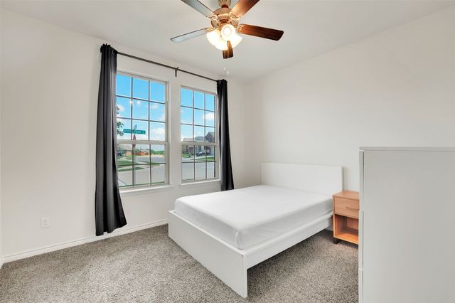 3303 Brady Starr Drive, Aubrey, TX 76227