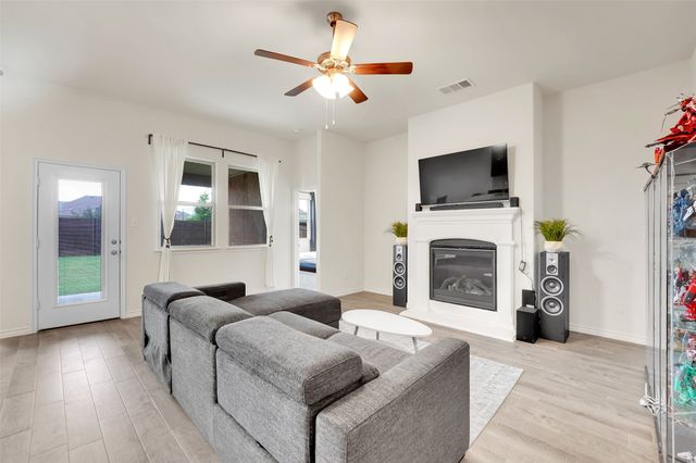 3303 Brady Starr Drive, Aubrey, TX 76227