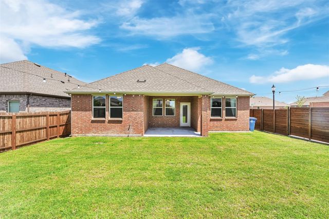 3303 Brady Starr Drive, Aubrey, TX 76227