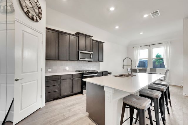 3303 Brady Starr Drive, Aubrey, TX 76227