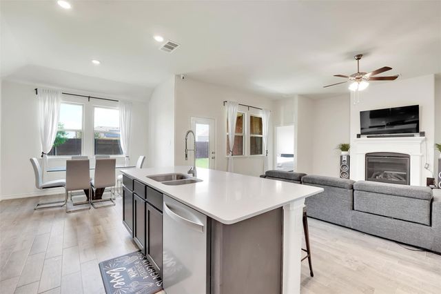 3303 Brady Starr Drive, Aubrey, TX 76227