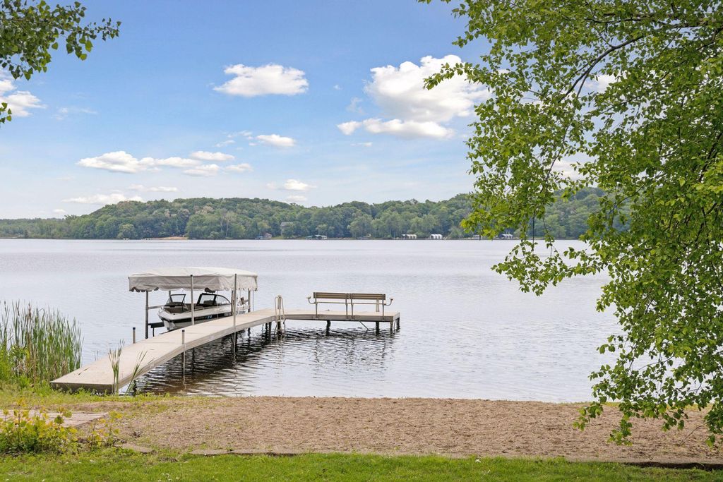 3920 Hawthorne Circle, Excelsior, MN 55331