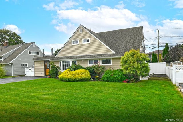 261 Elm Drive S, Levittown, NY 11756