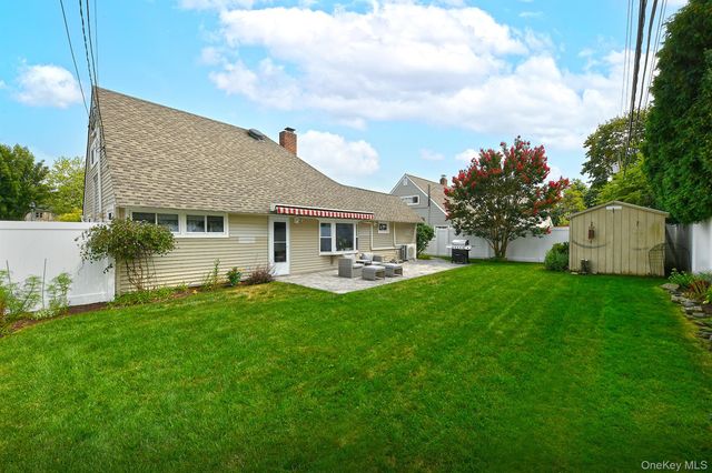 261 Elm Drive S, Levittown, NY 11756