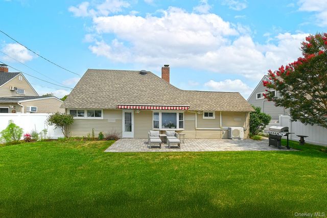 261 Elm Drive S, Levittown, NY 11756