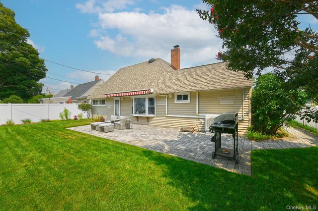 261 Elm Drive S, Levittown, NY 11756