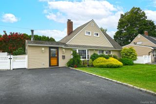 261 Elm Drive S, Levittown, NY 11756