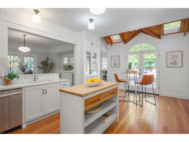 2645 EMERALD St, Eugene, OR 97403