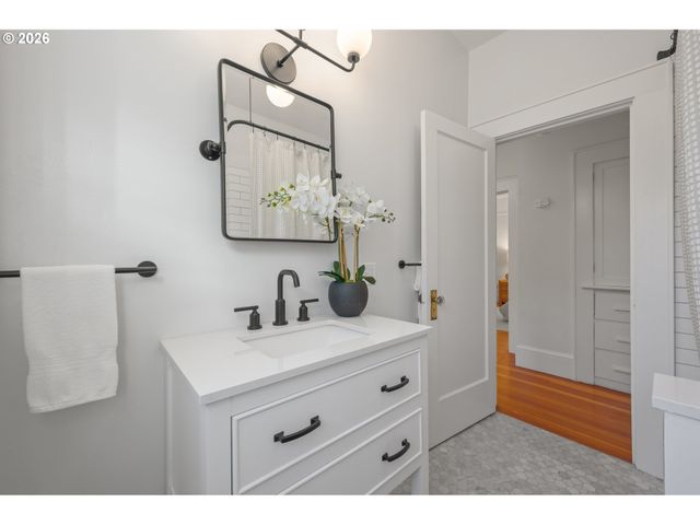 2645 EMERALD St, Eugene, OR 97403