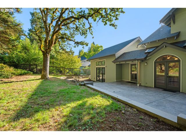 2645 EMERALD St, Eugene, OR 97403