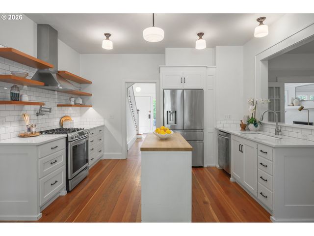 2645 EMERALD St, Eugene, OR 97403