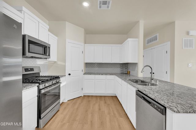7822 Estrella Street, Vinton, TX 79821