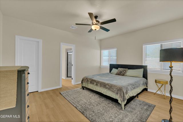 7822 Estrella Street, Vinton, TX 79821