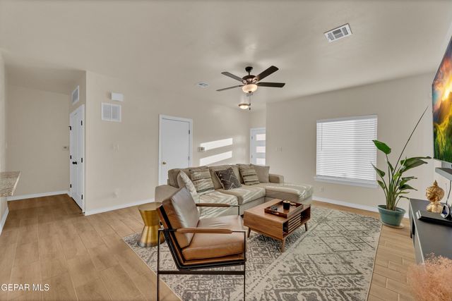 7822 Estrella Street, Vinton, TX 79821