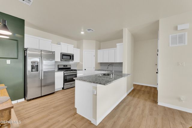 7822 Estrella Street, Vinton, TX 79821