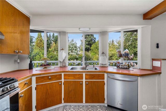 409 Isaac Pincus Street, Steilacoom, WA 98388