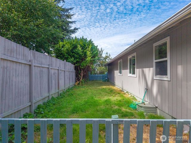409 Isaac Pincus Street, Steilacoom, WA 98388