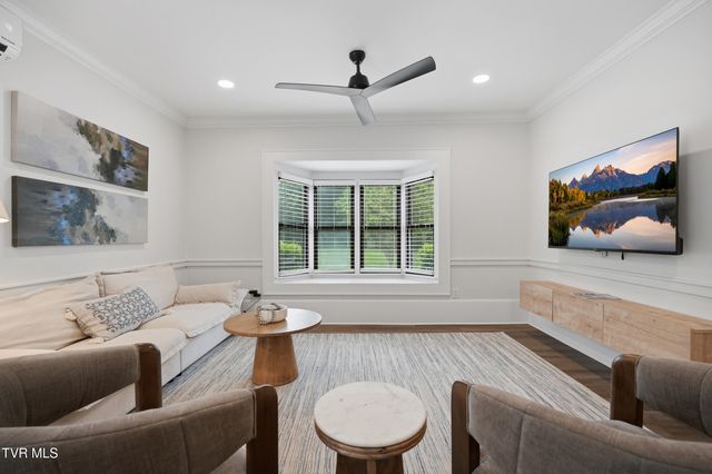220 North Riverside Drive, Elizabethton, TN 37643