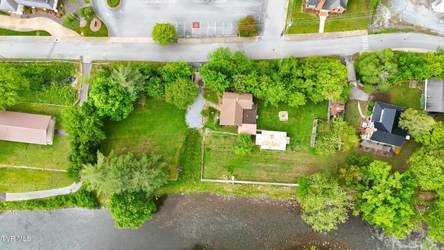 220 North Riverside Drive, Elizabethton, TN 37643