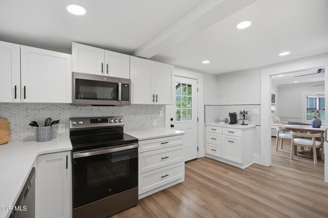 220 North Riverside Drive, Elizabethton, TN 37643
