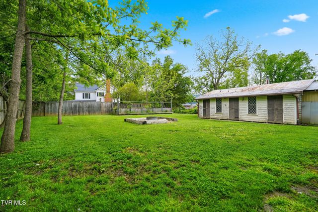 220 North Riverside Drive, Elizabethton, TN 37643