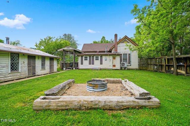 220 North Riverside Drive, Elizabethton, TN 37643