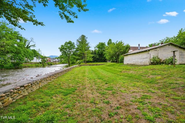 220 North Riverside Drive, Elizabethton, TN 37643