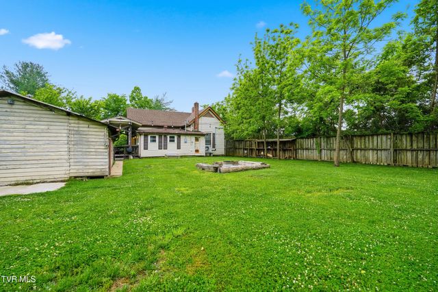 220 North Riverside Drive, Elizabethton, TN 37643