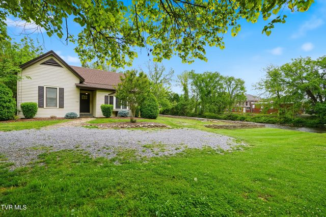 220 North Riverside Drive, Elizabethton, TN 37643