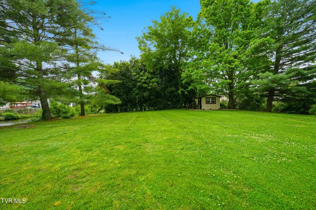 220 North Riverside Drive, Elizabethton, TN 37643