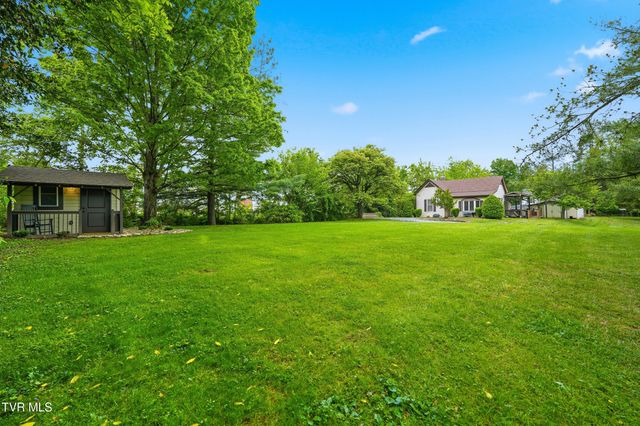 220 North Riverside Drive, Elizabethton, TN 37643