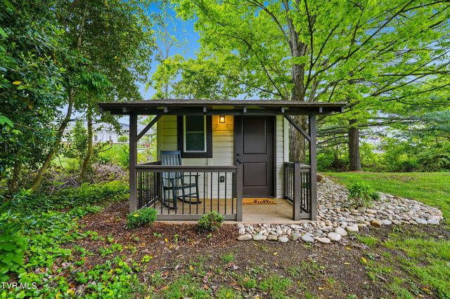 220 North Riverside Drive, Elizabethton, TN 37643