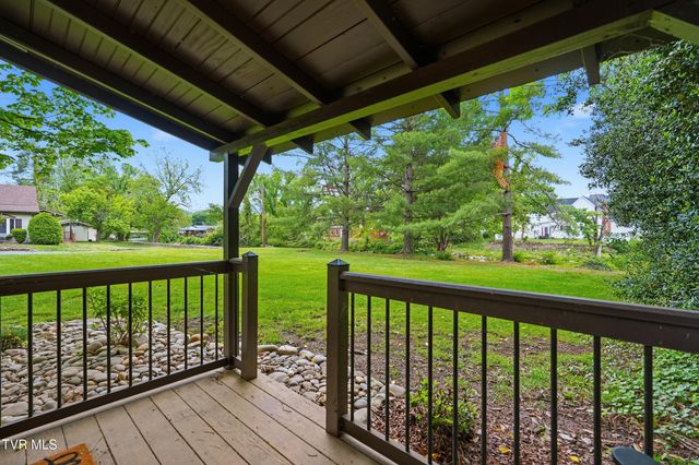 220 North Riverside Drive, Elizabethton, TN 37643