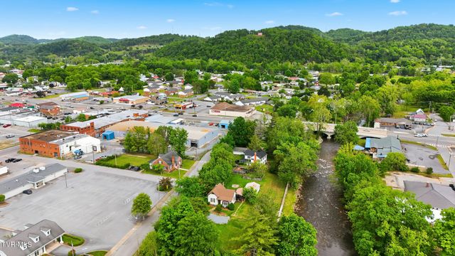 220 North Riverside Drive, Elizabethton, TN 37643